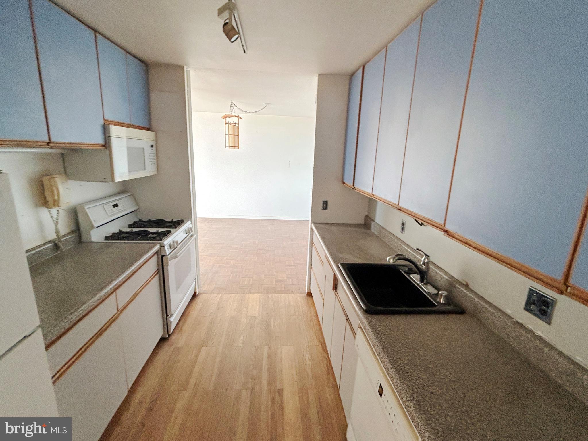 HIGHFIELD HOUSE CONDOMINIUM - Residential