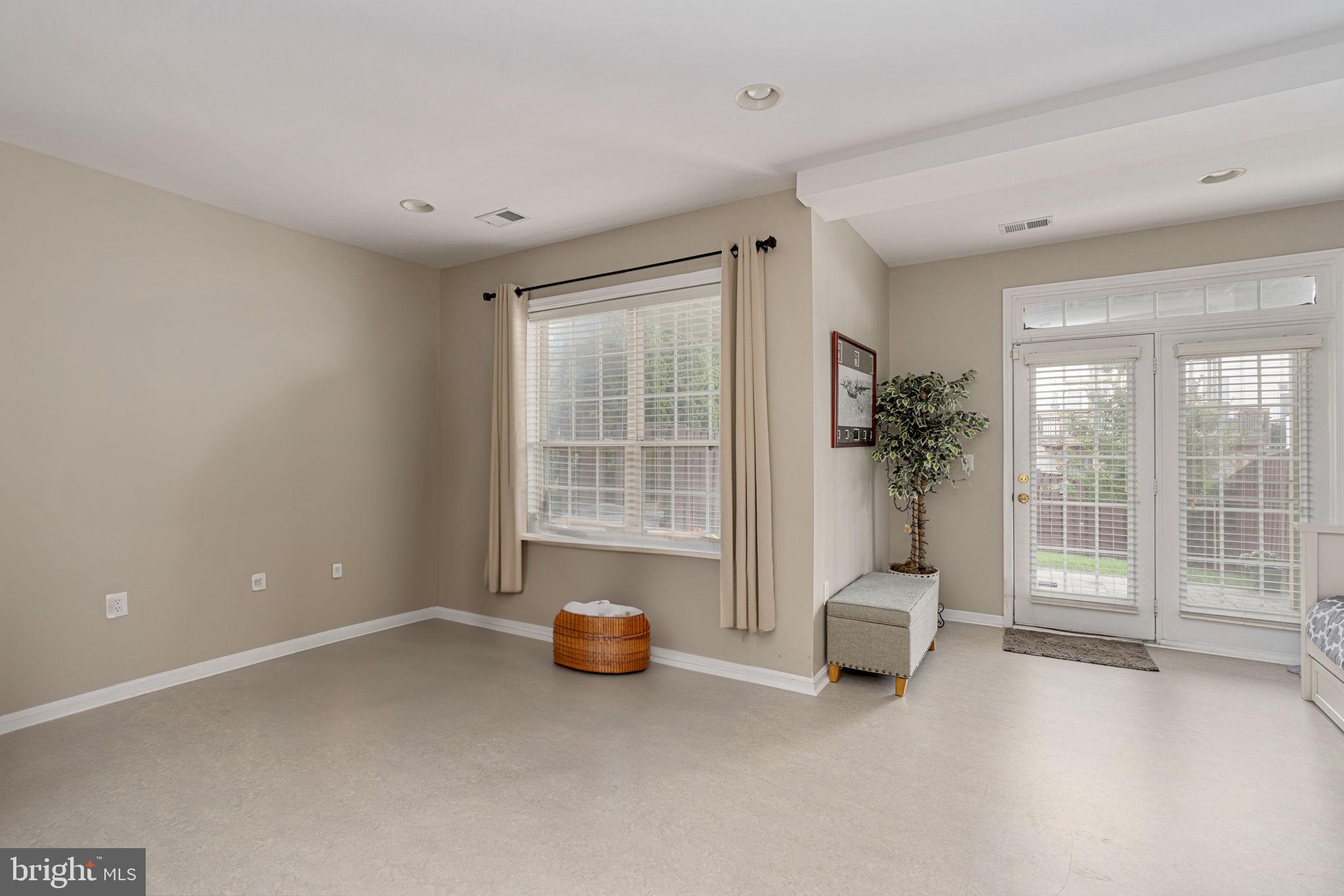 PORT POTOMAC - Residential