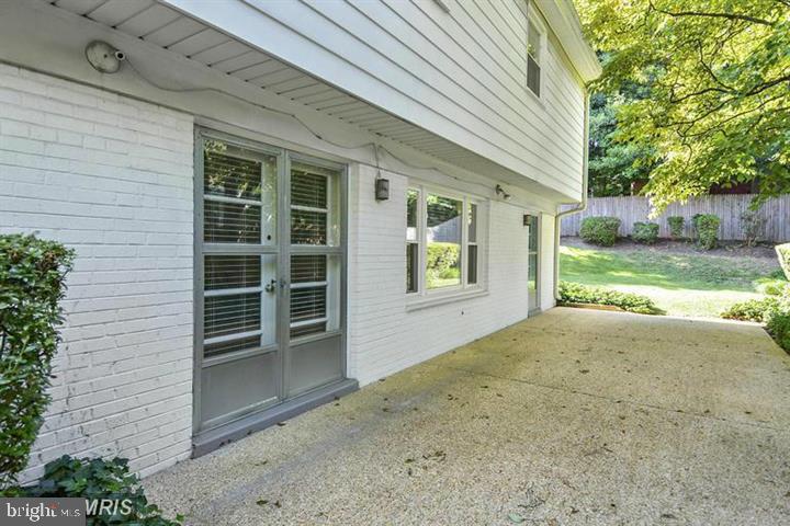 MAPLEWOOD ESTATES - Residential Lease