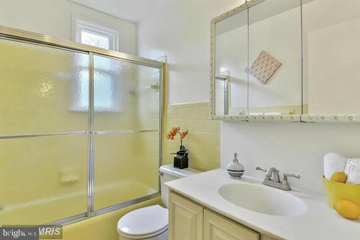 MAPLEWOOD ESTATES - Residential Lease