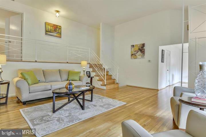 MAPLEWOOD ESTATES - Residential Lease