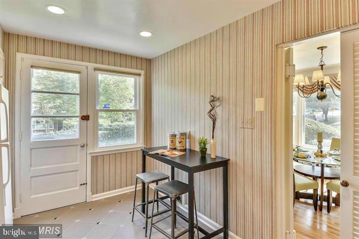 MAPLEWOOD ESTATES - Residential Lease