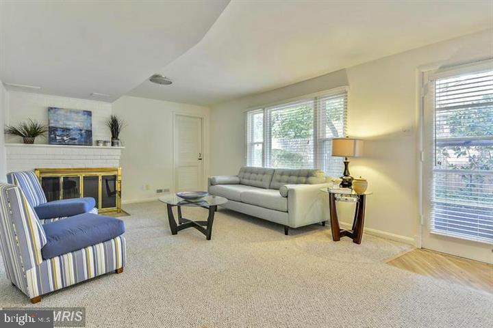 MAPLEWOOD ESTATES - Residential Lease