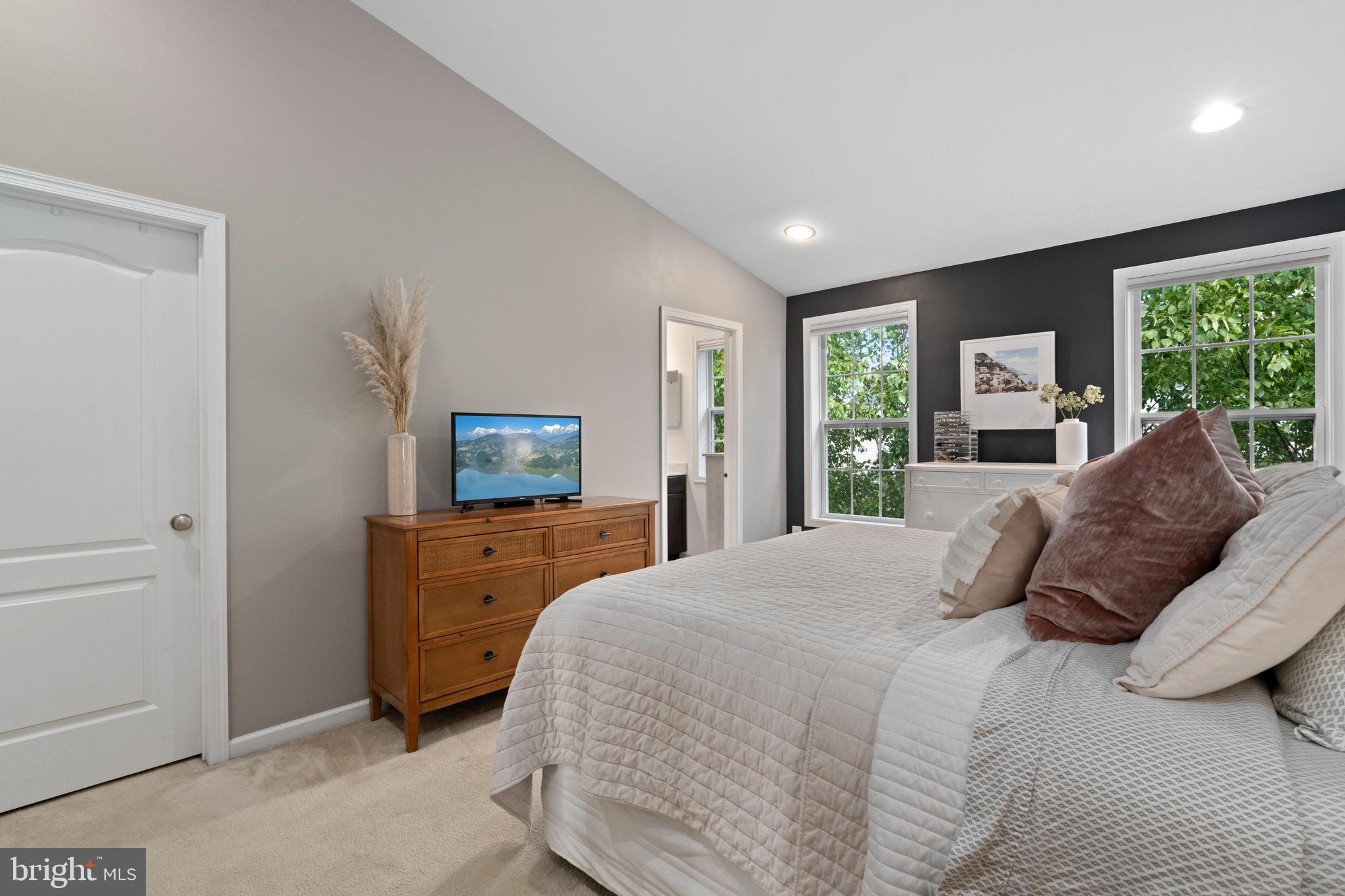 LOUDOUN VALLEY ESTATES 2 - Residential