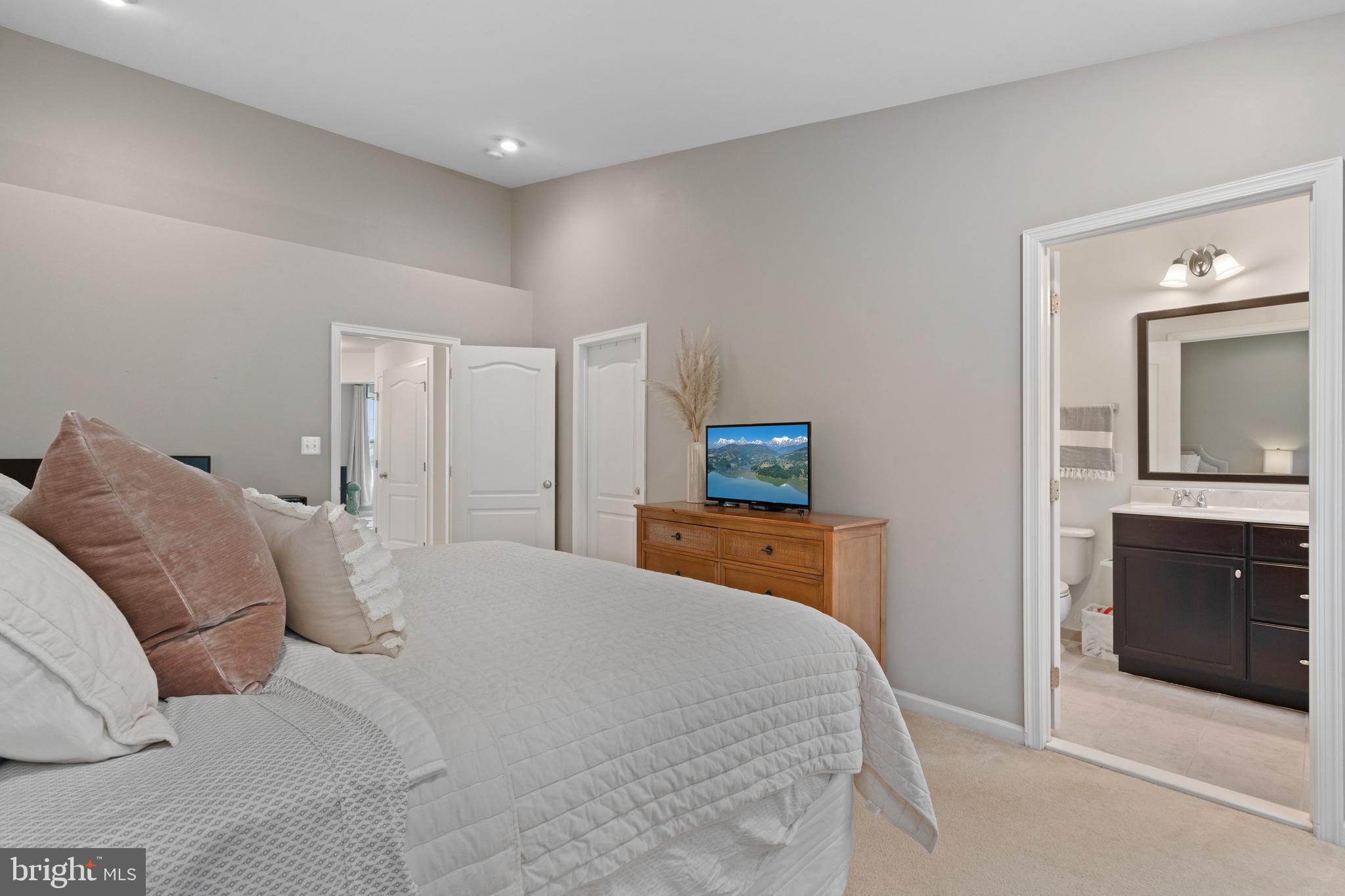 LOUDOUN VALLEY ESTATES 2 - Residential