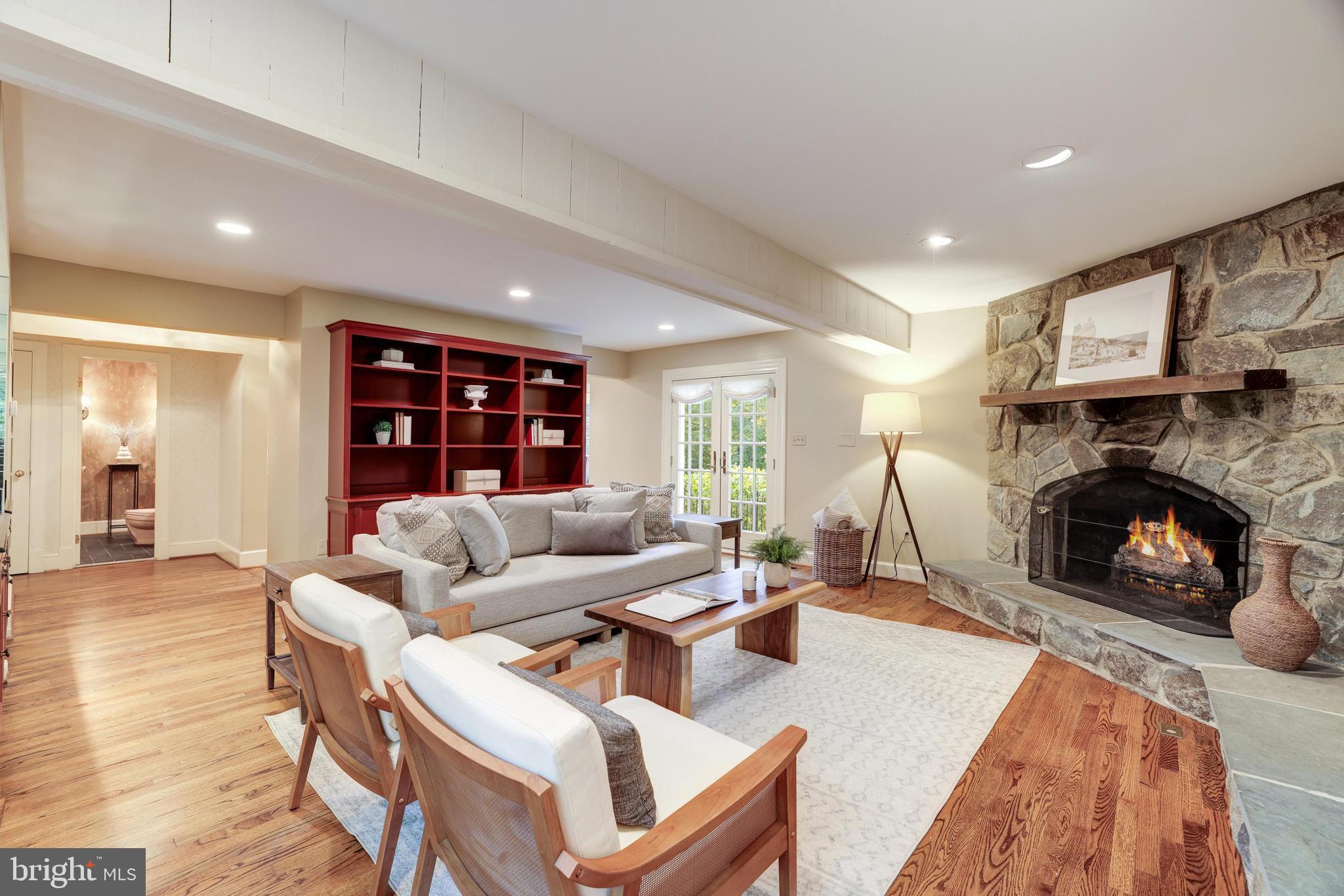 FALCON RIDGE - Residential