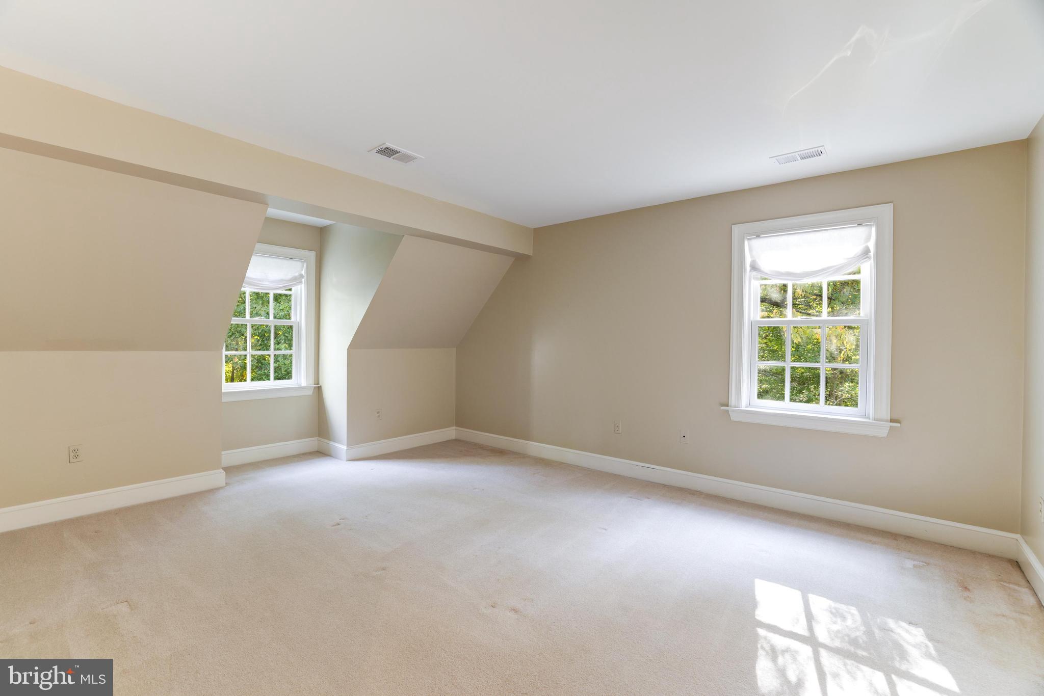 FALCON RIDGE - Residential