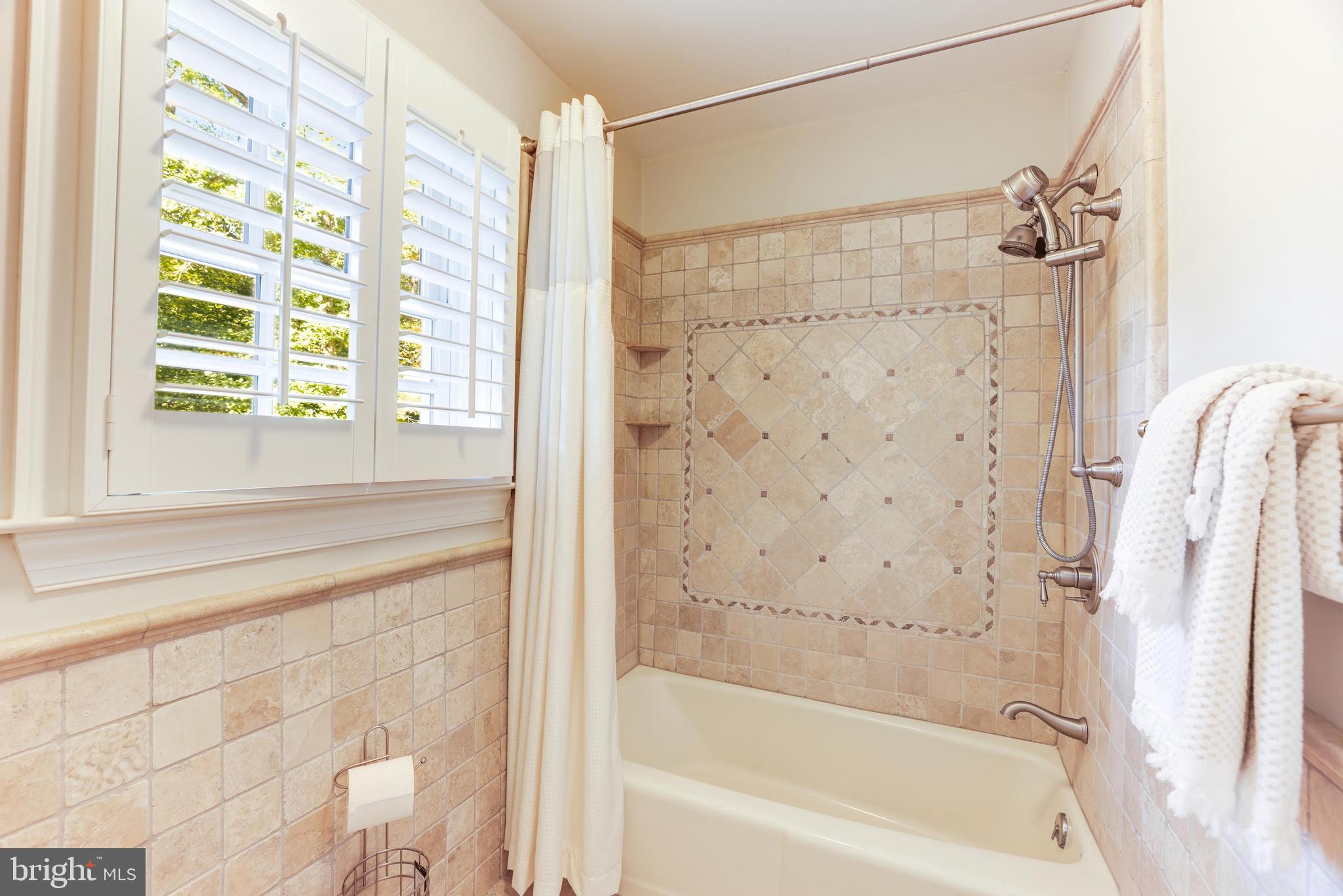 FALCON RIDGE - Residential