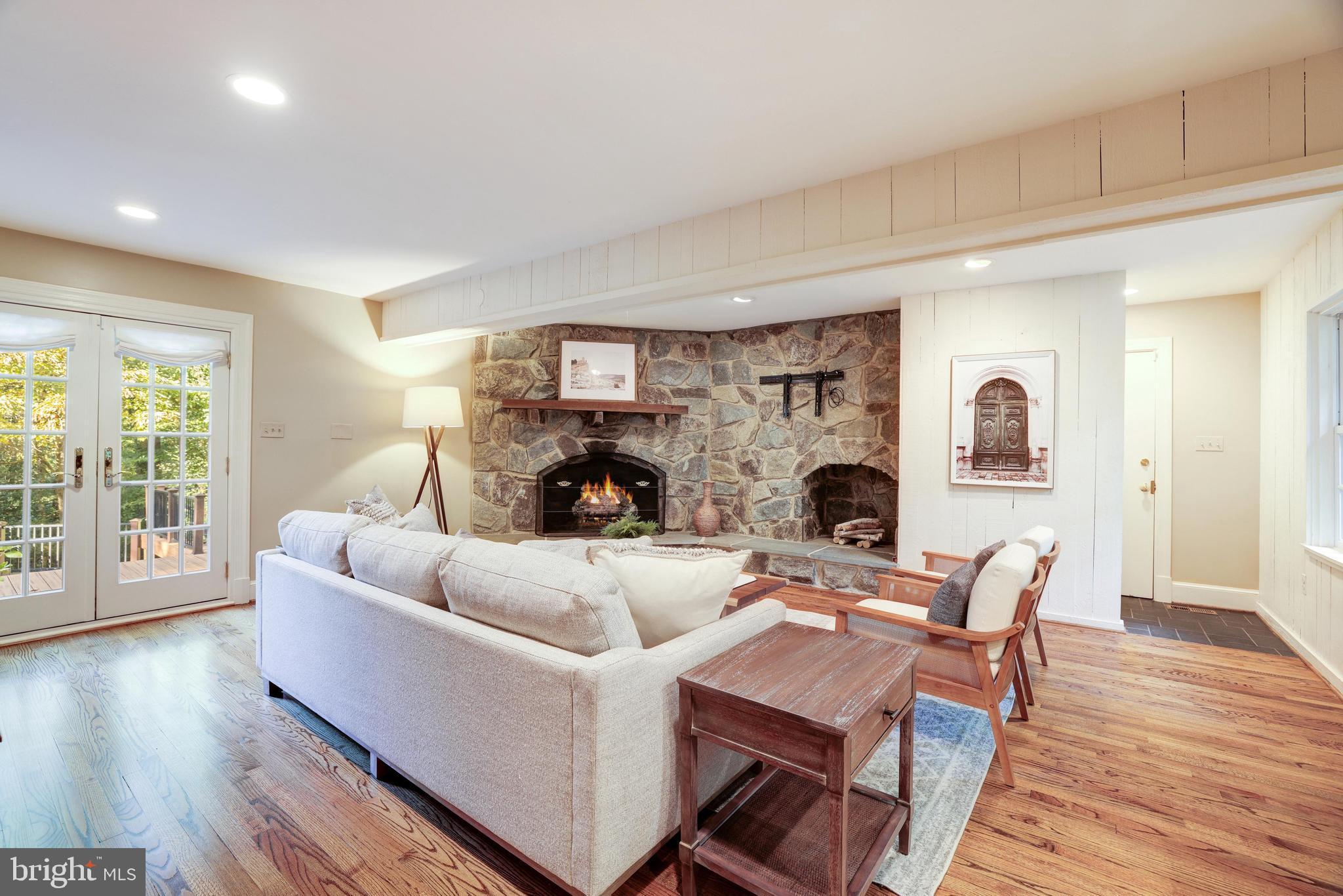 FALCON RIDGE - Residential