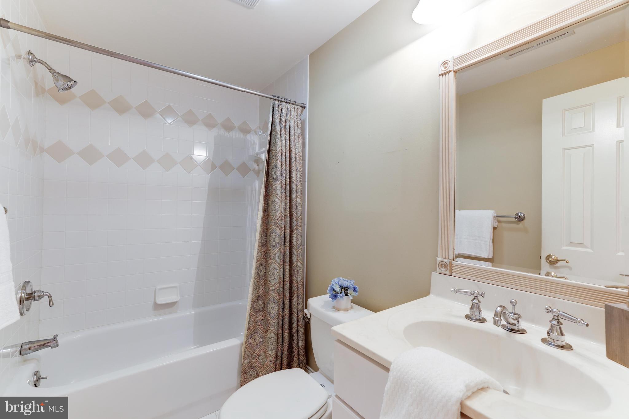 FALCON RIDGE - Residential