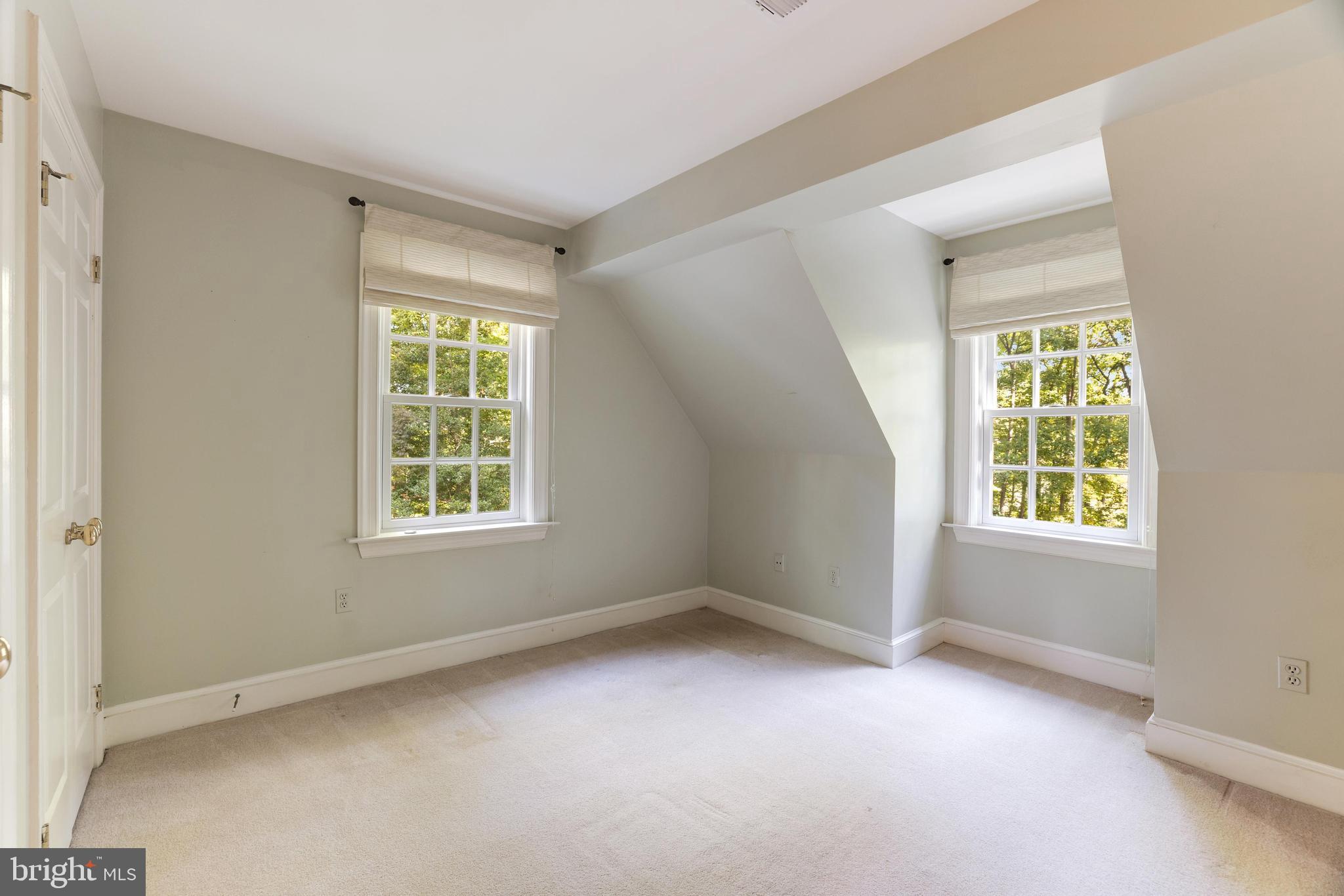 FALCON RIDGE - Residential