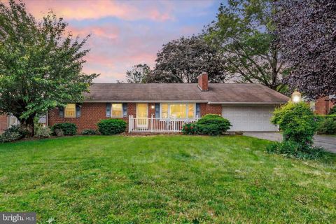 38 HOMESTEAD DRIVE LANCASTER PA 17602