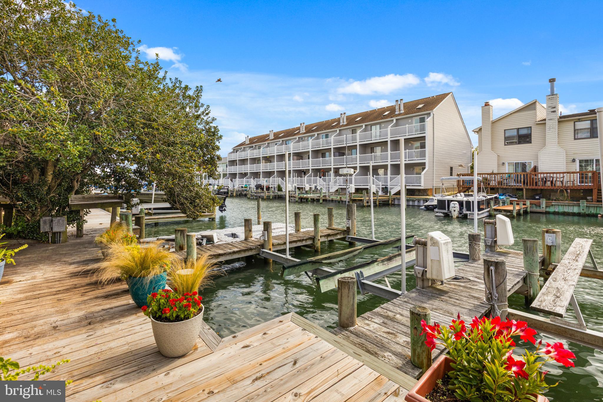 BAYSHORE ESTATES - Residential