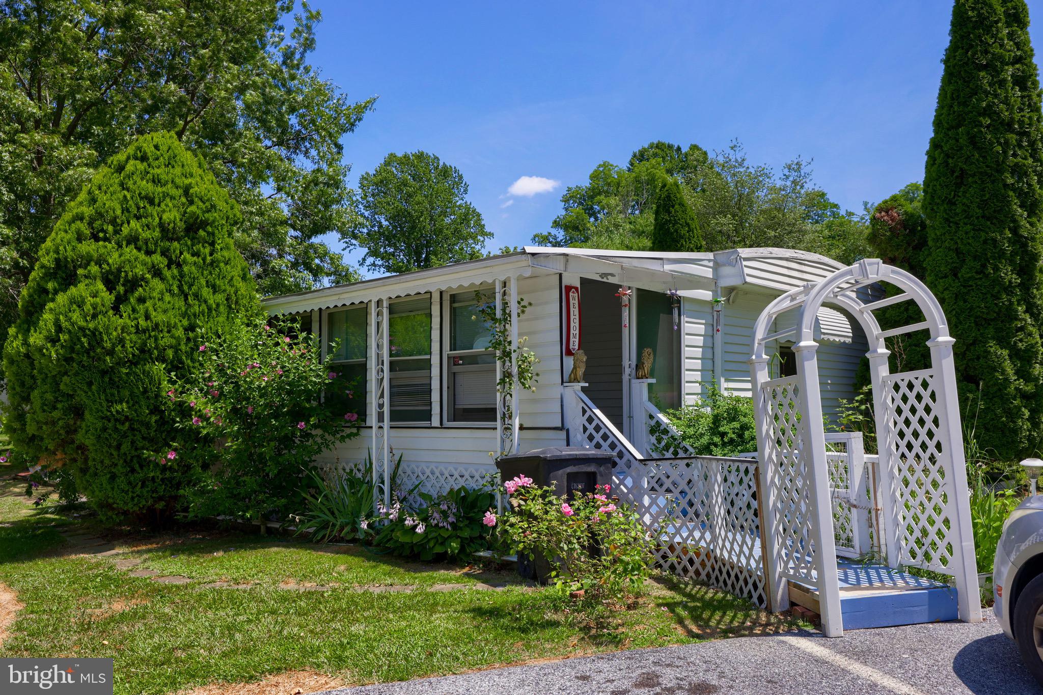 Be sure to check out this 2BD/1BA mobile home in Pequea Valley SD! recently updated kitchen, newer roof, sunroom, new furnace, new hot tub, 2 off street parking spots. Don't miss out! Schedule your showing today!