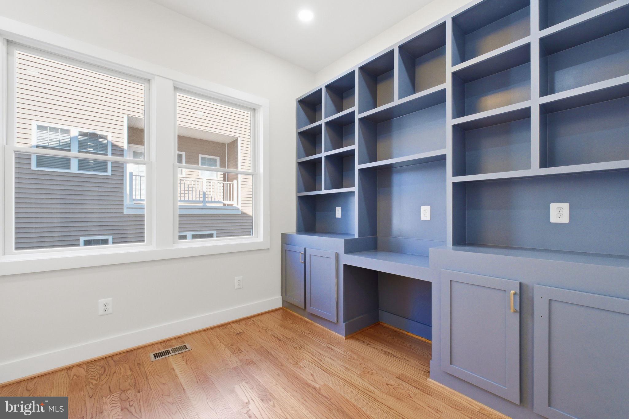 PIMMIT HILLS - Residential