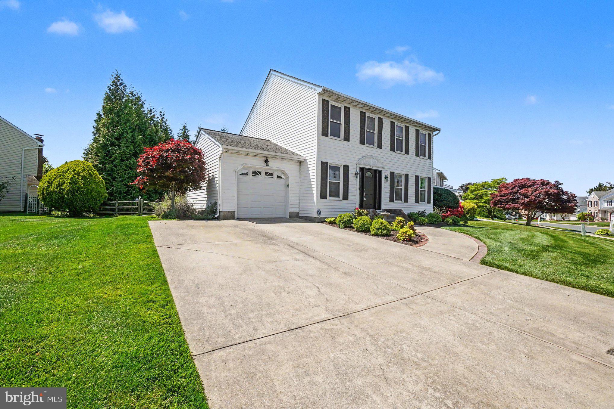 1562 BENTLEY CIRCLE