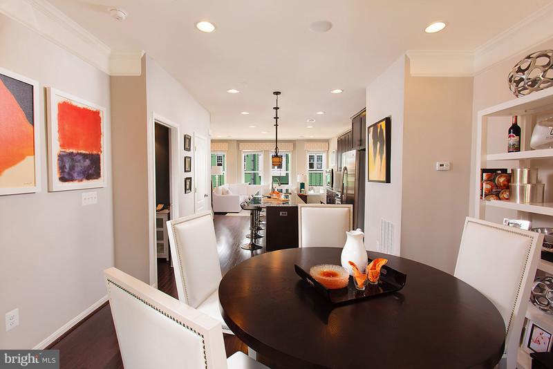 SIGNATURE AT BROADLANDS - Residential Lease