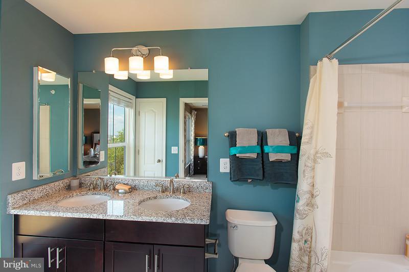 SIGNATURE AT BROADLANDS - Residential Lease