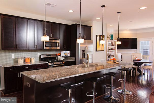 SIGNATURE AT BROADLANDS - Residential Lease