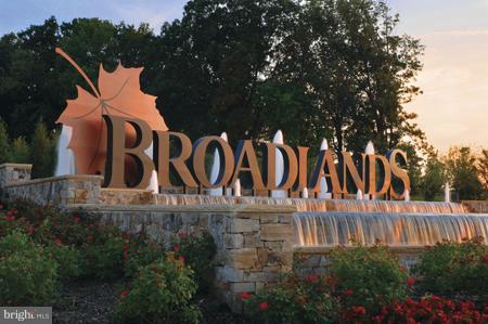 SIGNATURE AT BROADLANDS - Residential Lease