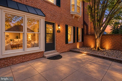 Photo of 1114 N Taylor Street #A, ARLINGTON, VA 22201 (MLS # VAAR2081280)