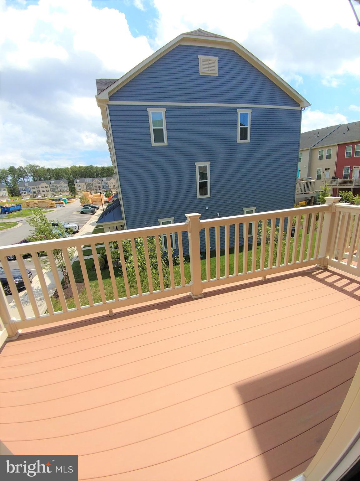 CREEKSIDE VILLAGE - Residential