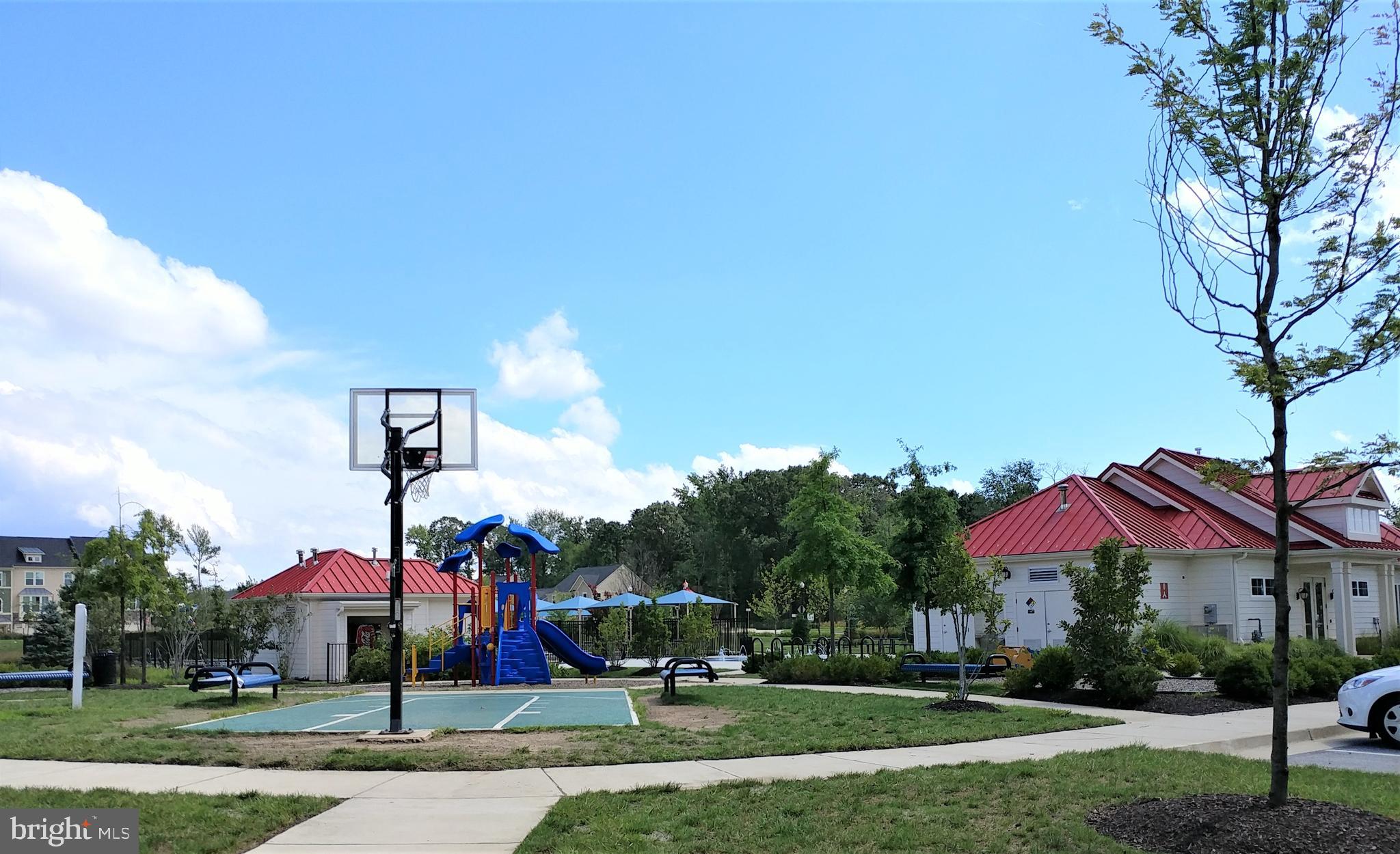 CREEKSIDE VILLAGE - Residential