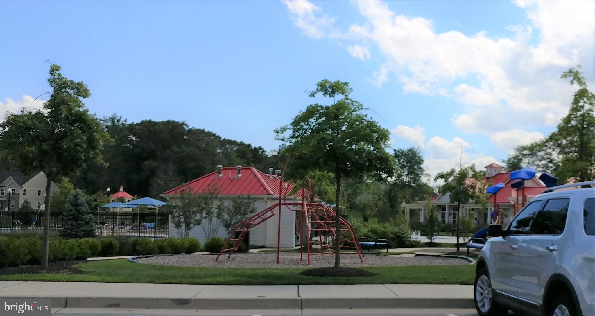 CREEKSIDE VILLAGE - Residential