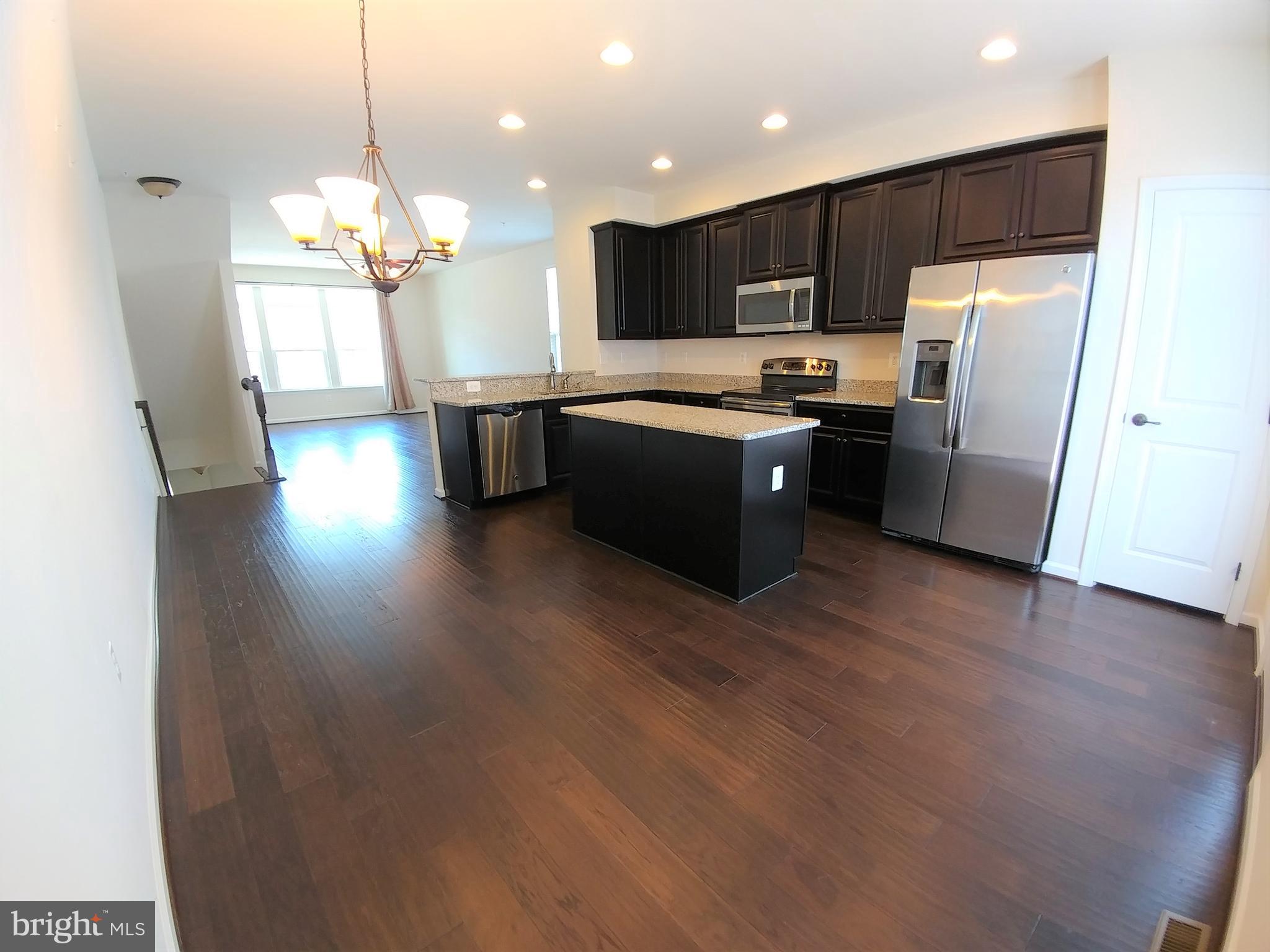 CREEKSIDE VILLAGE - Residential