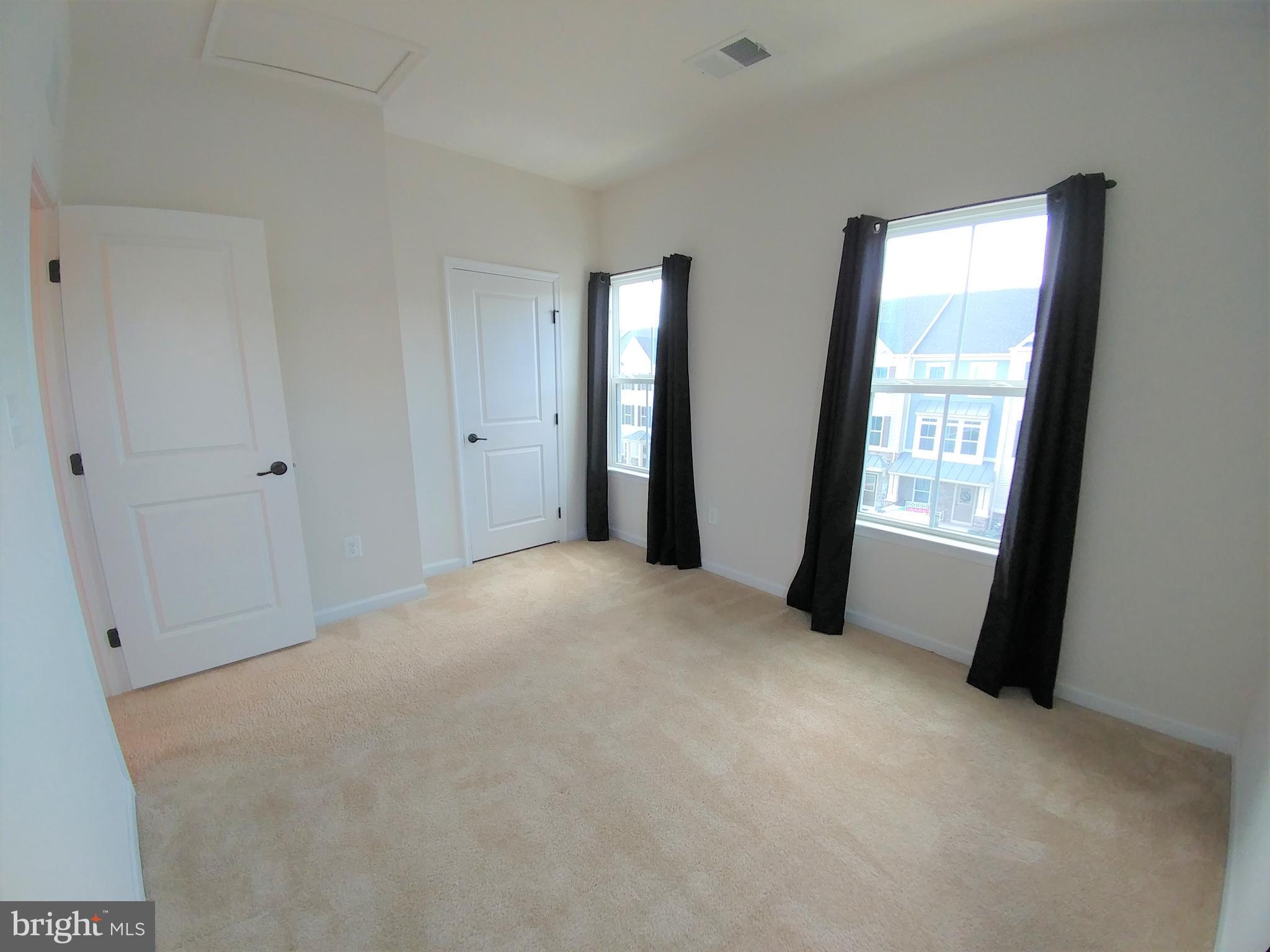 CREEKSIDE VILLAGE - Residential