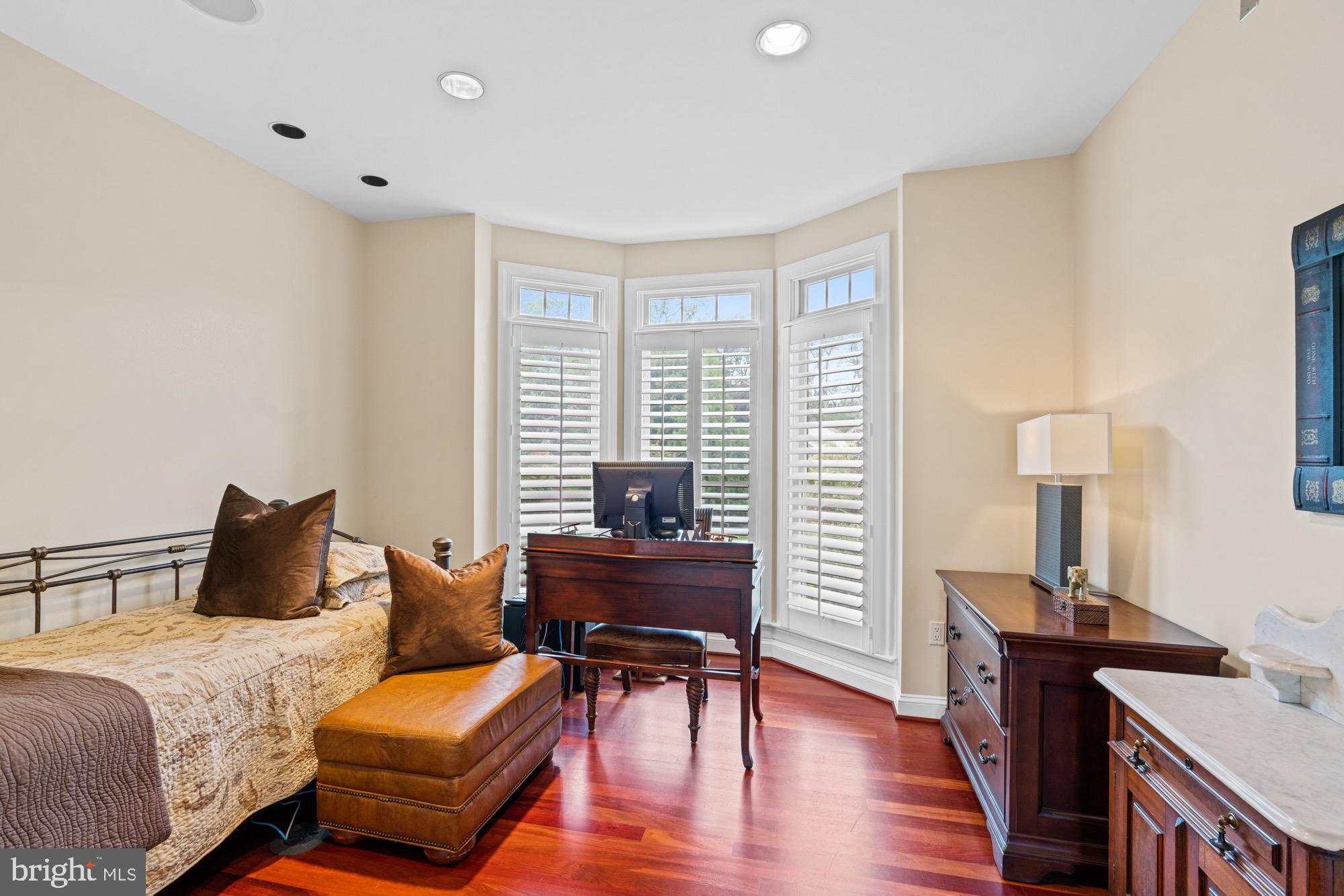 MADRILLON FARMS - Residential