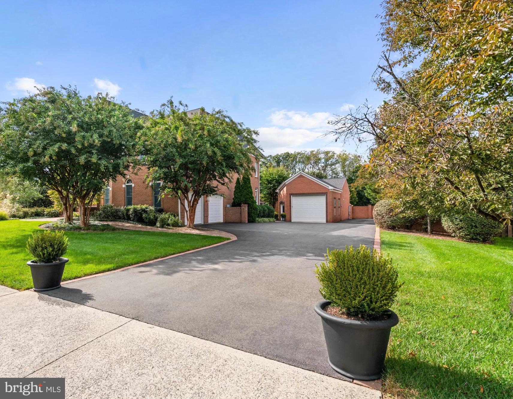 MADRILLON FARMS - Residential