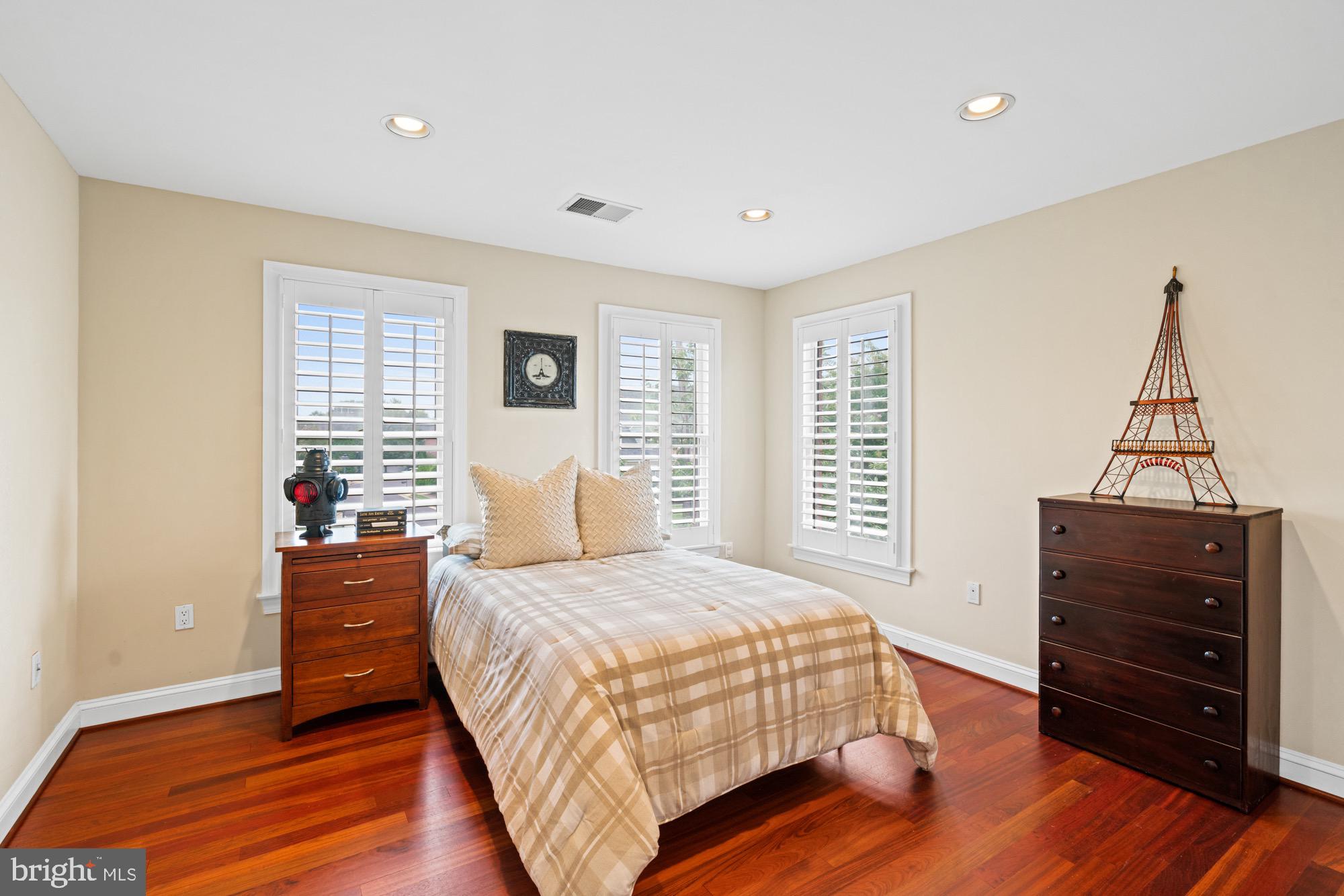 MADRILLON FARMS - Residential