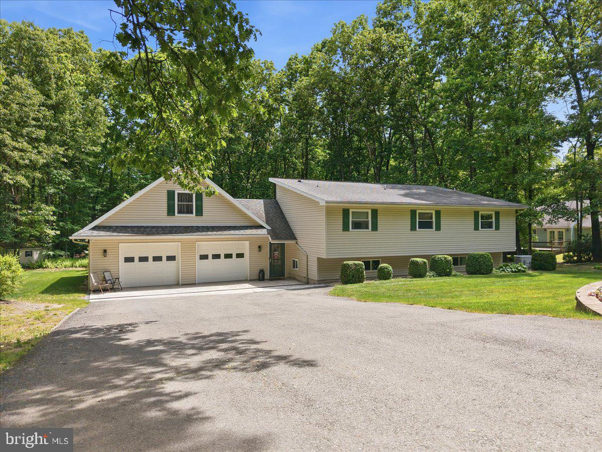 209 E MANOR LANE
