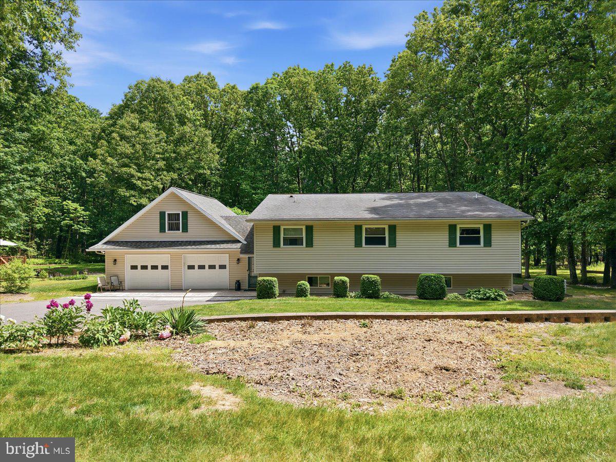 209 E MANOR LANE