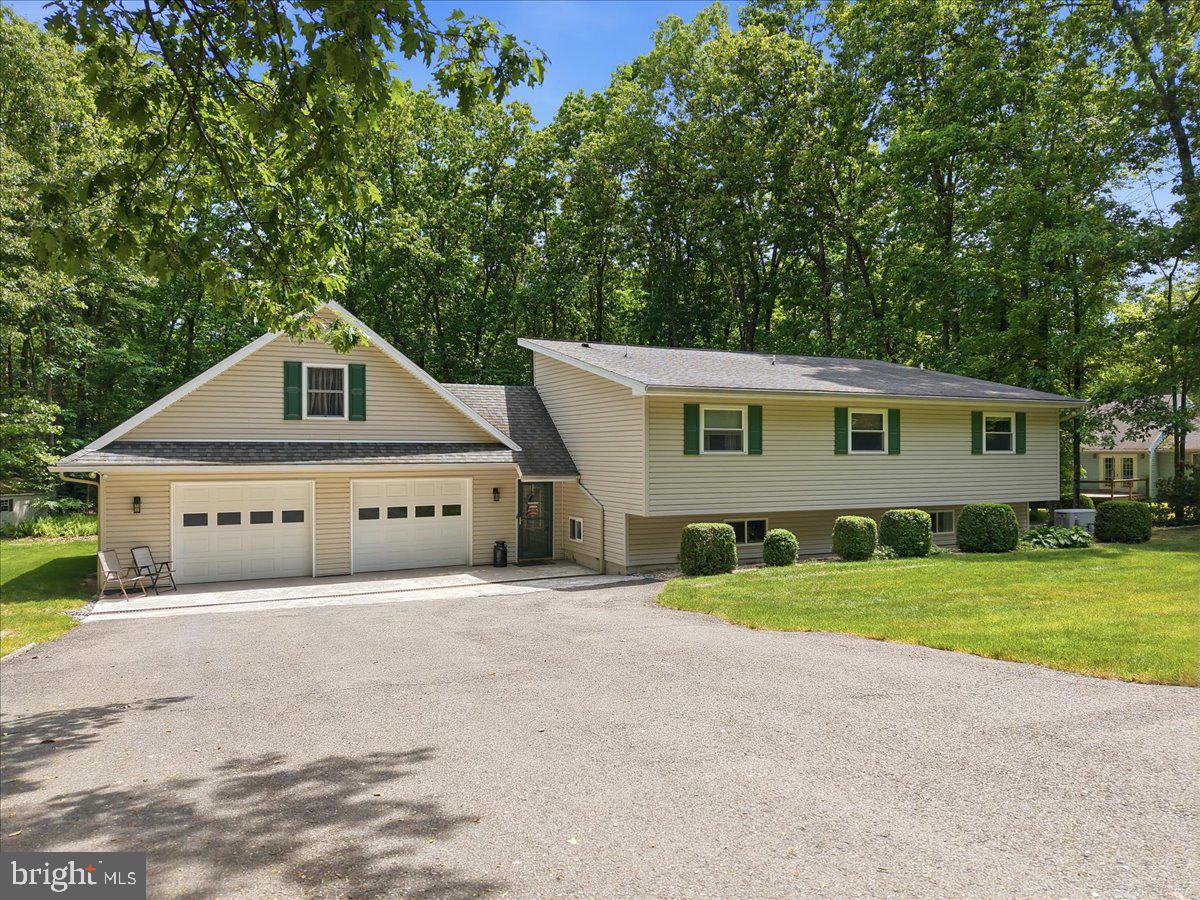 209 E MANOR LANE