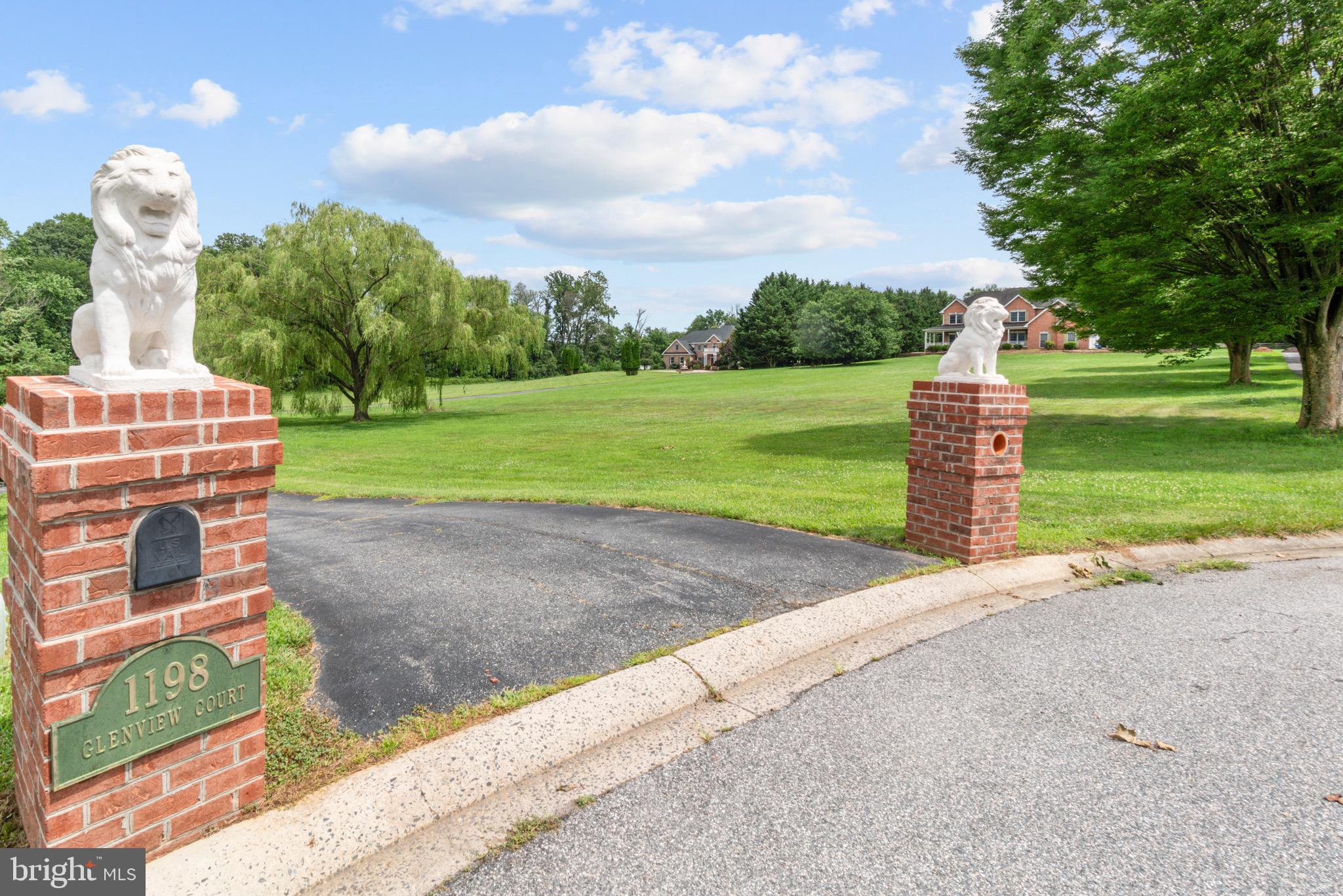 1198 GLENVIEW COURT