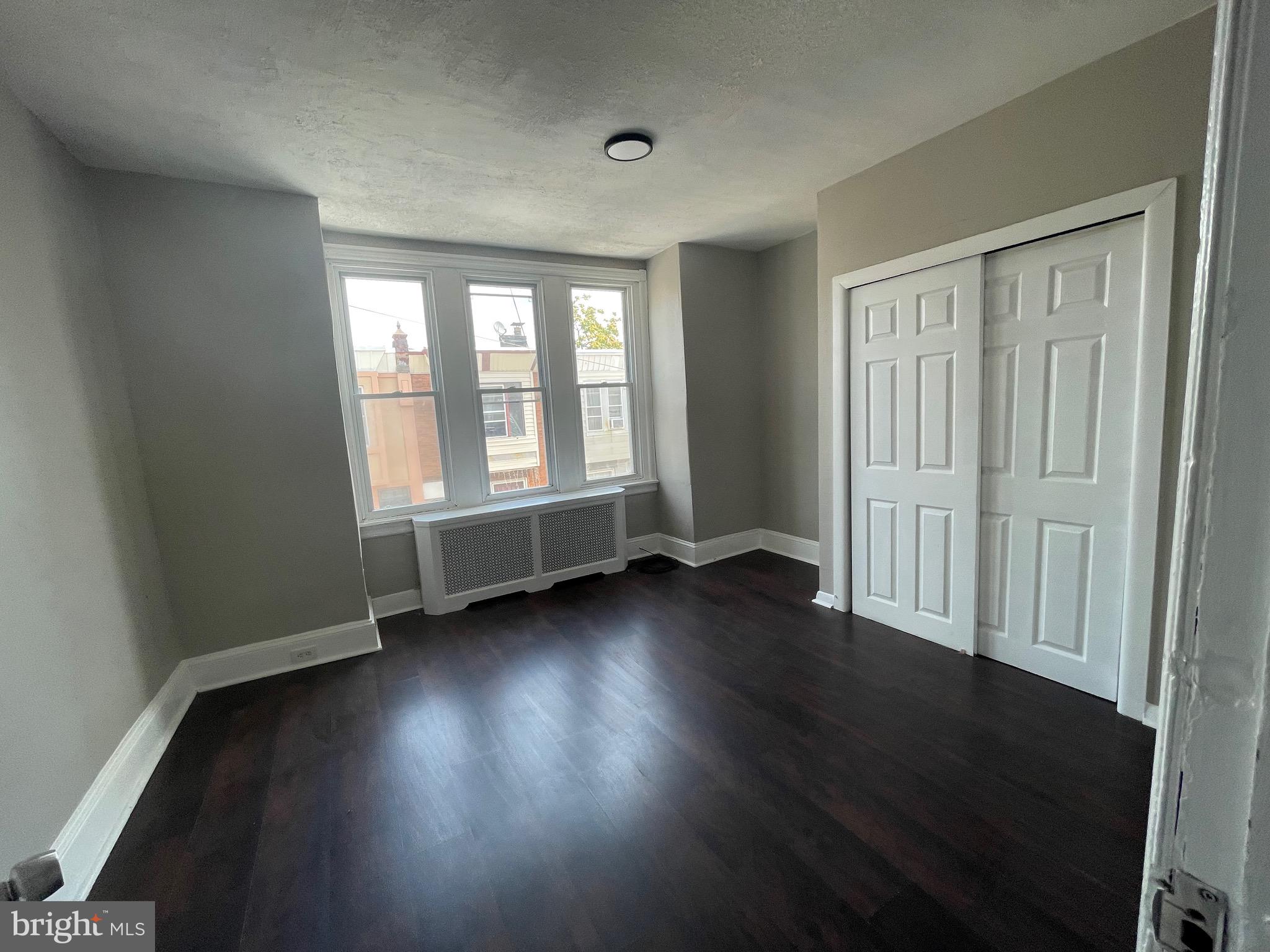 EAST KENSINGTON - Residential