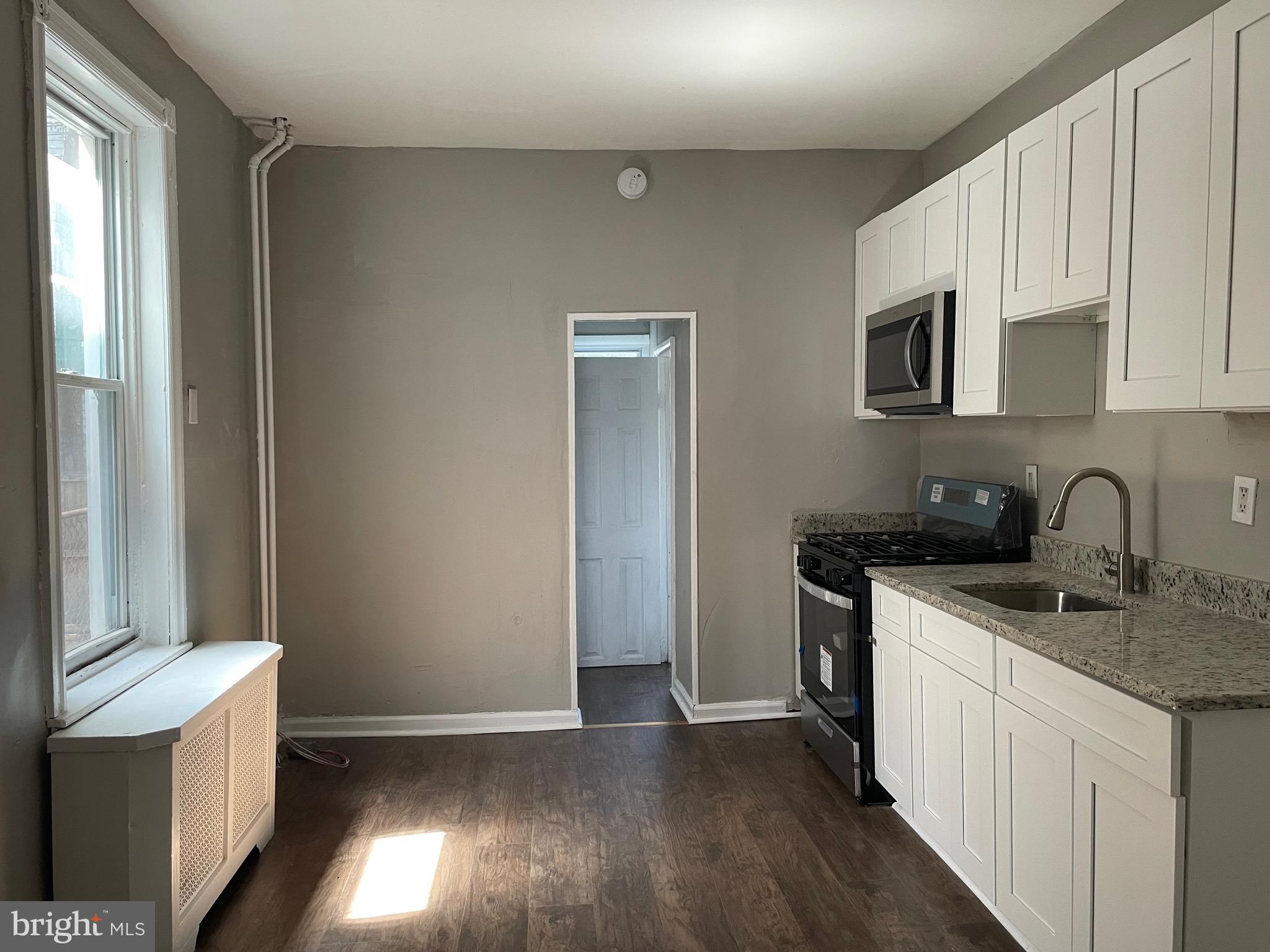 EAST KENSINGTON - Residential