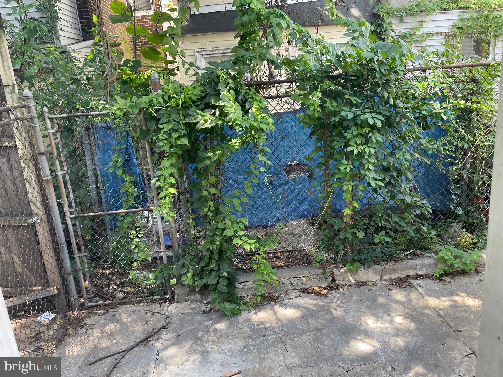 EAST KENSINGTON - Residential