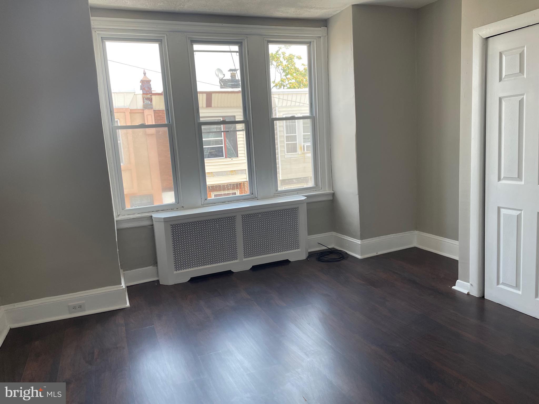 EAST KENSINGTON - Residential