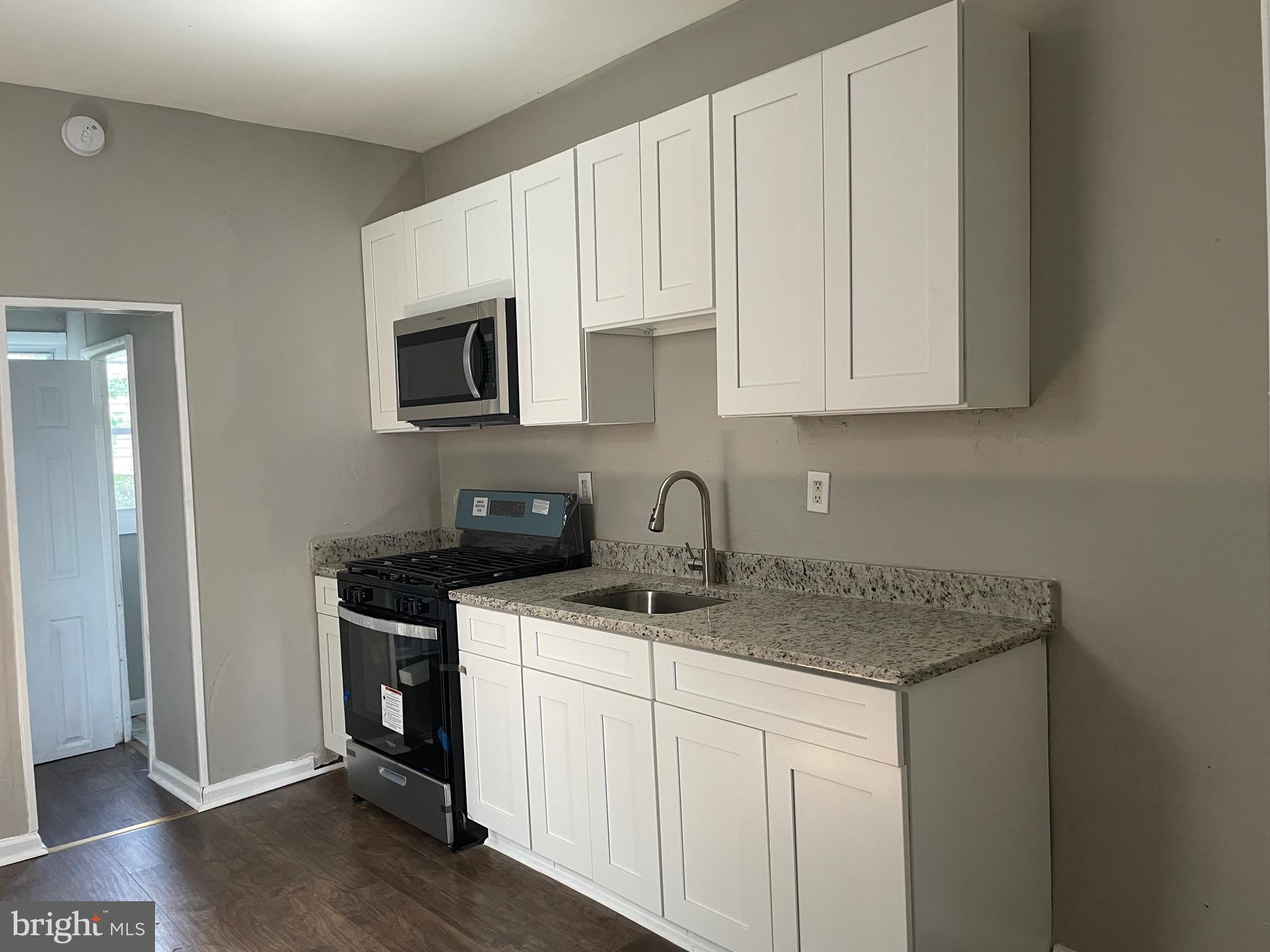 EAST KENSINGTON - Residential