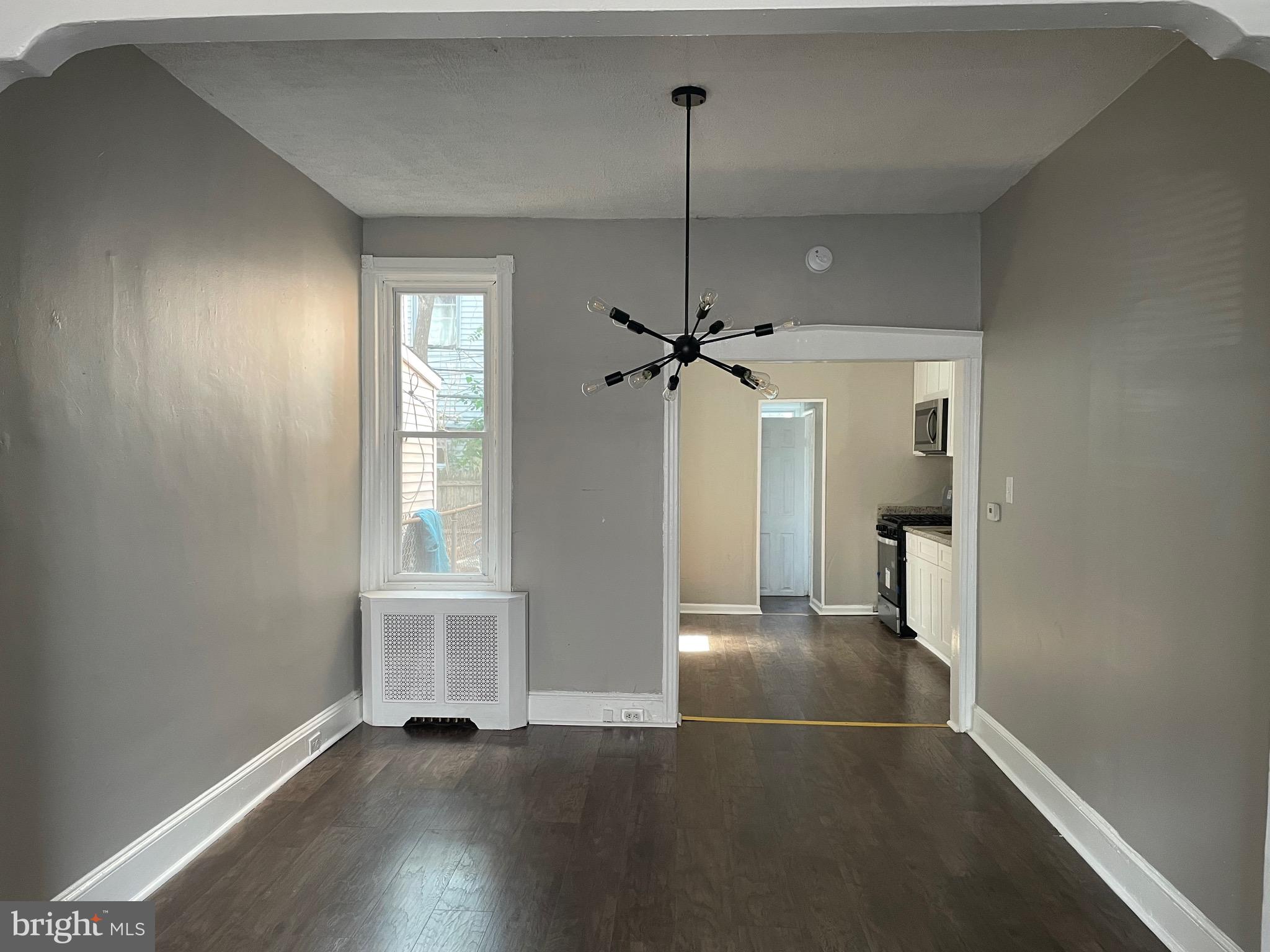 EAST KENSINGTON - Residential