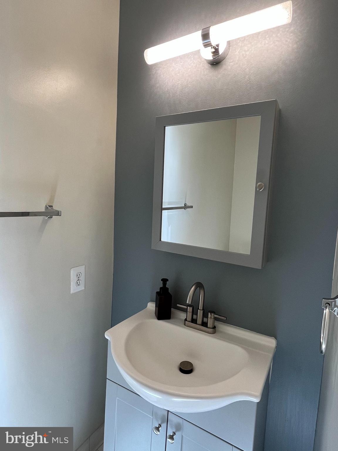 ASHBROOK VILLAGE - Residential Lease