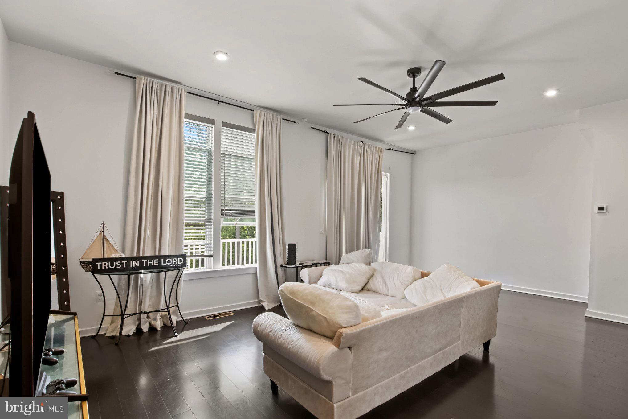 1761 AUTUMN MAPLE LEAF DRIVE