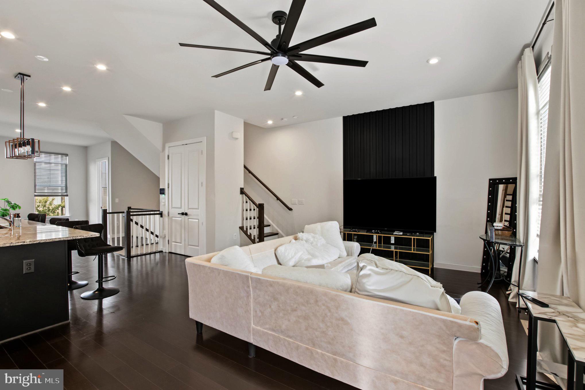 1761 AUTUMN MAPLE LEAF DRIVE