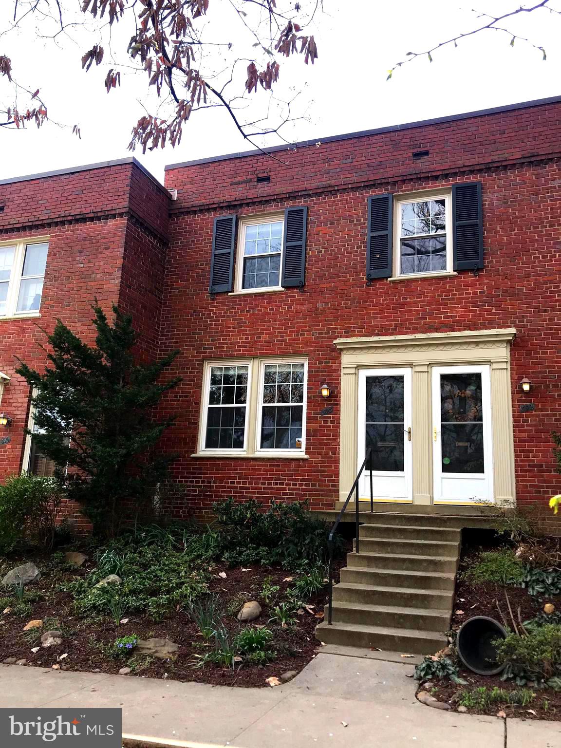 ARLINGTON VILLAGE - Residential Lease