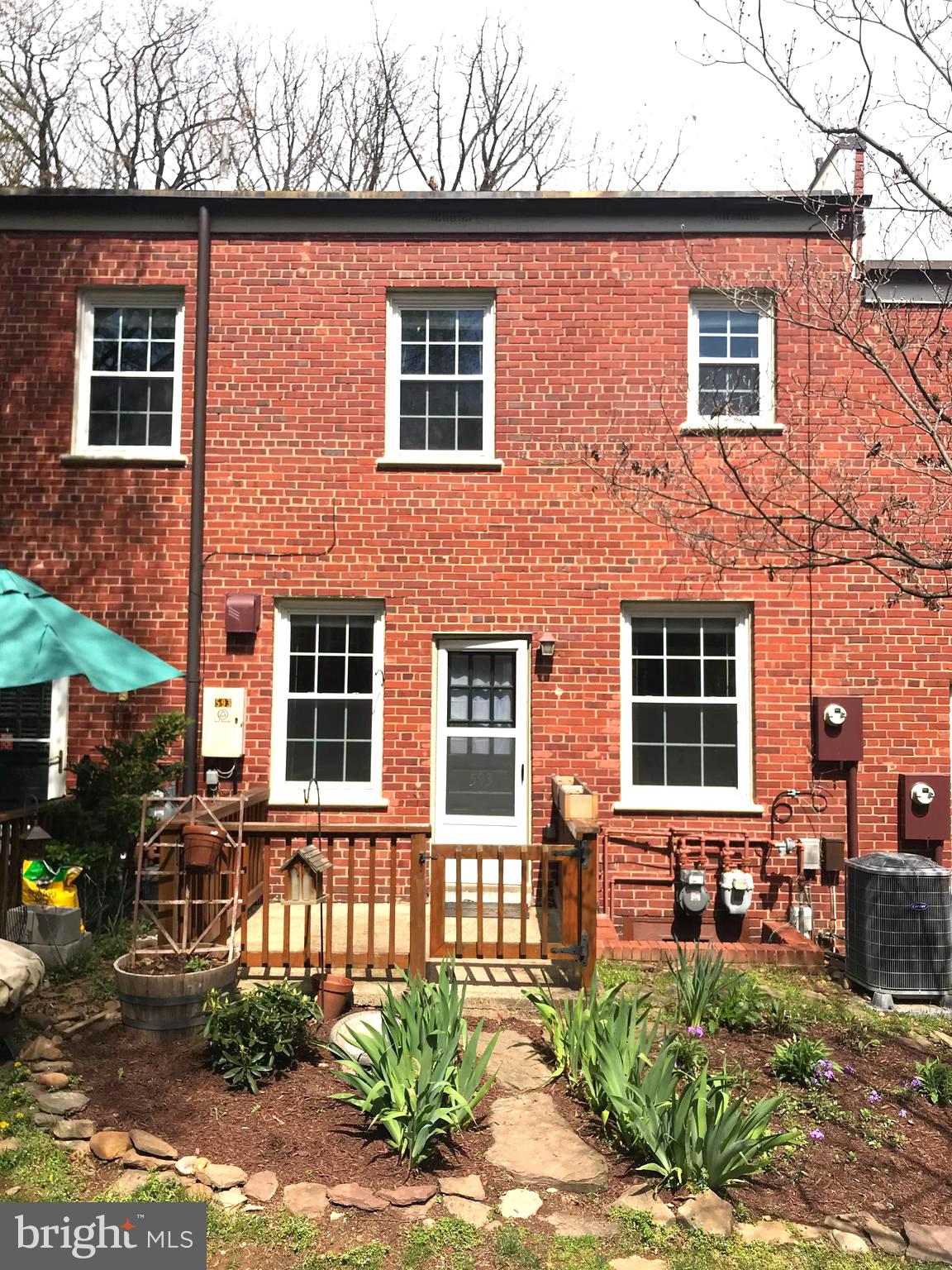 ARLINGTON VILLAGE - Residential Lease