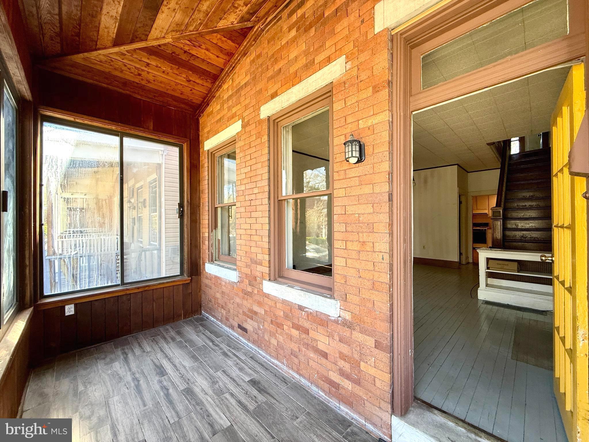 21 E COLLINGS AVENUE
