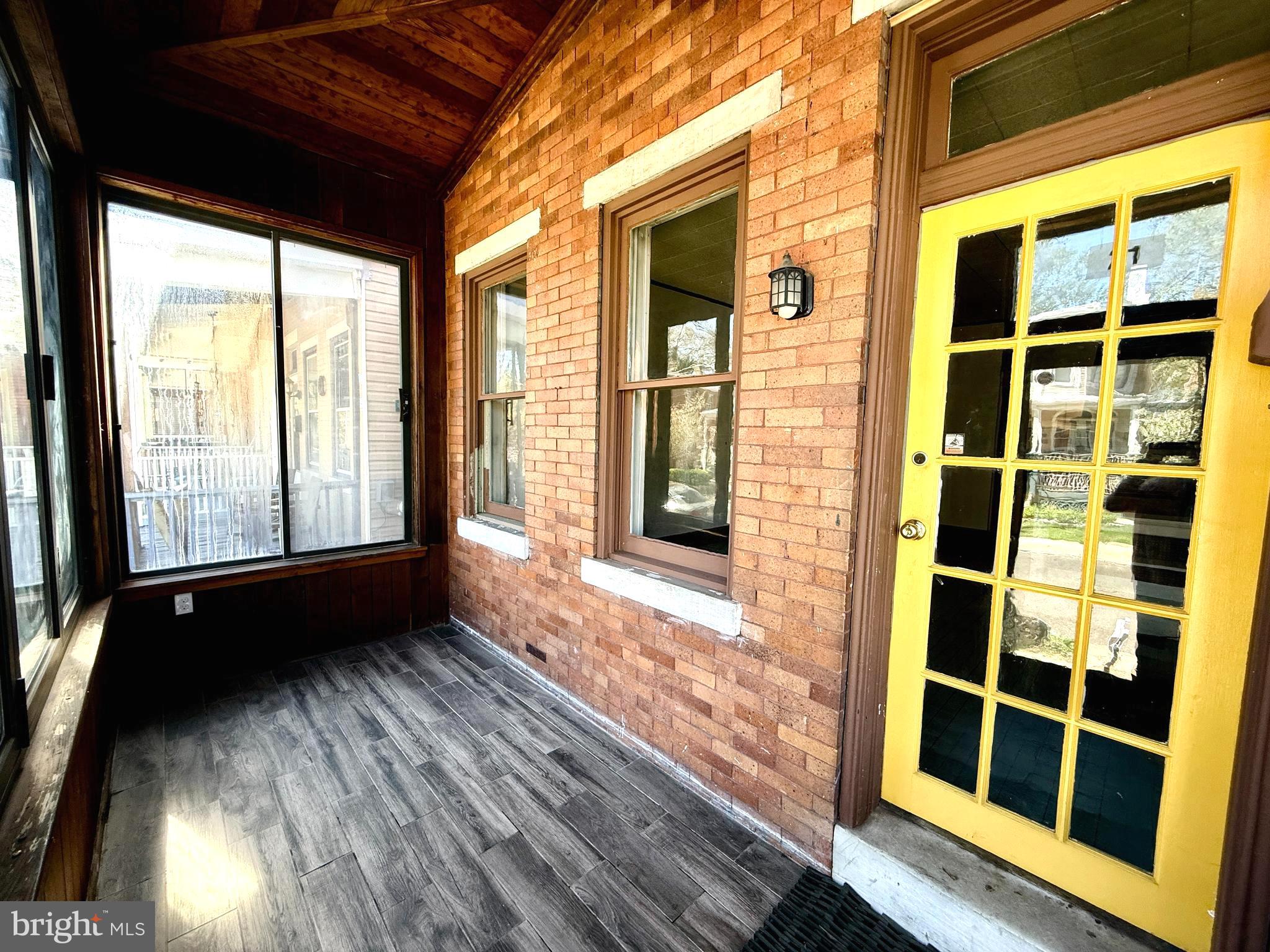 21 E COLLINGS AVENUE